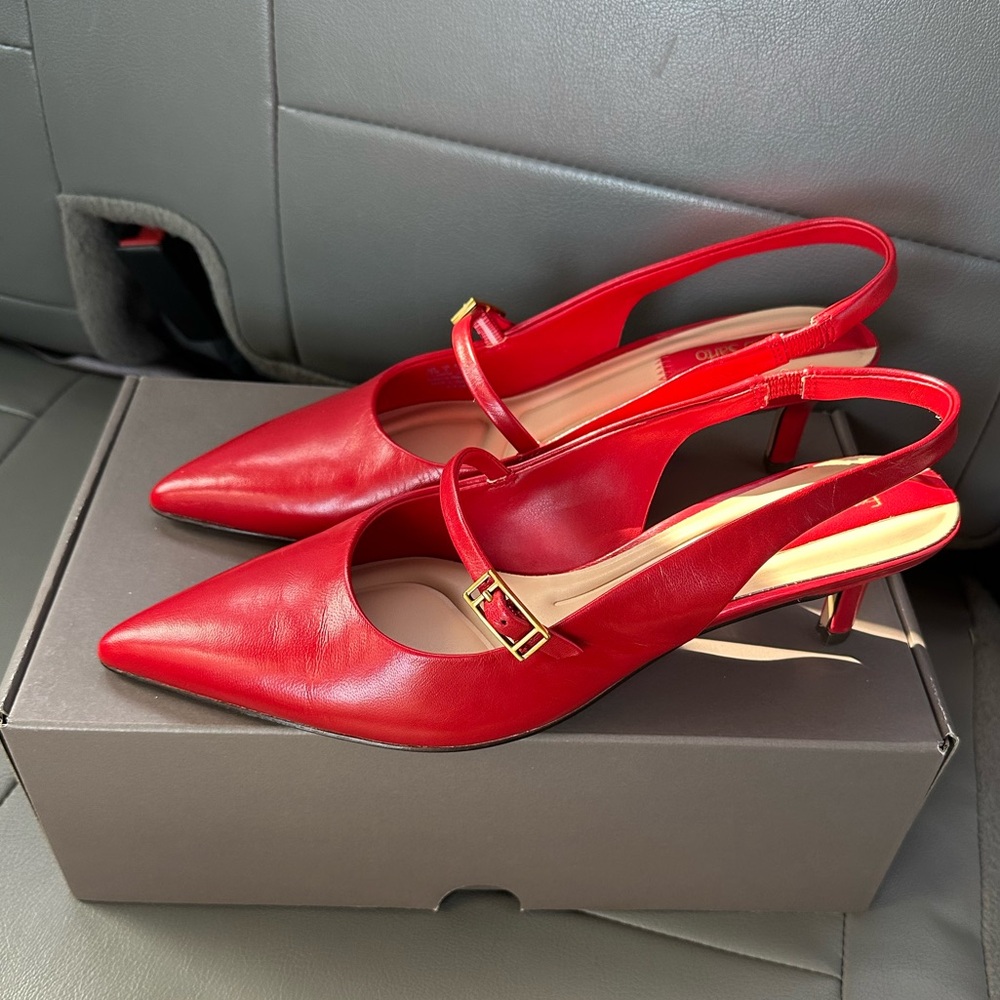 NIB FRANCO SARTO Khloe Pointed Toe Slingback Leather Pumps Kitten Heels 7.5